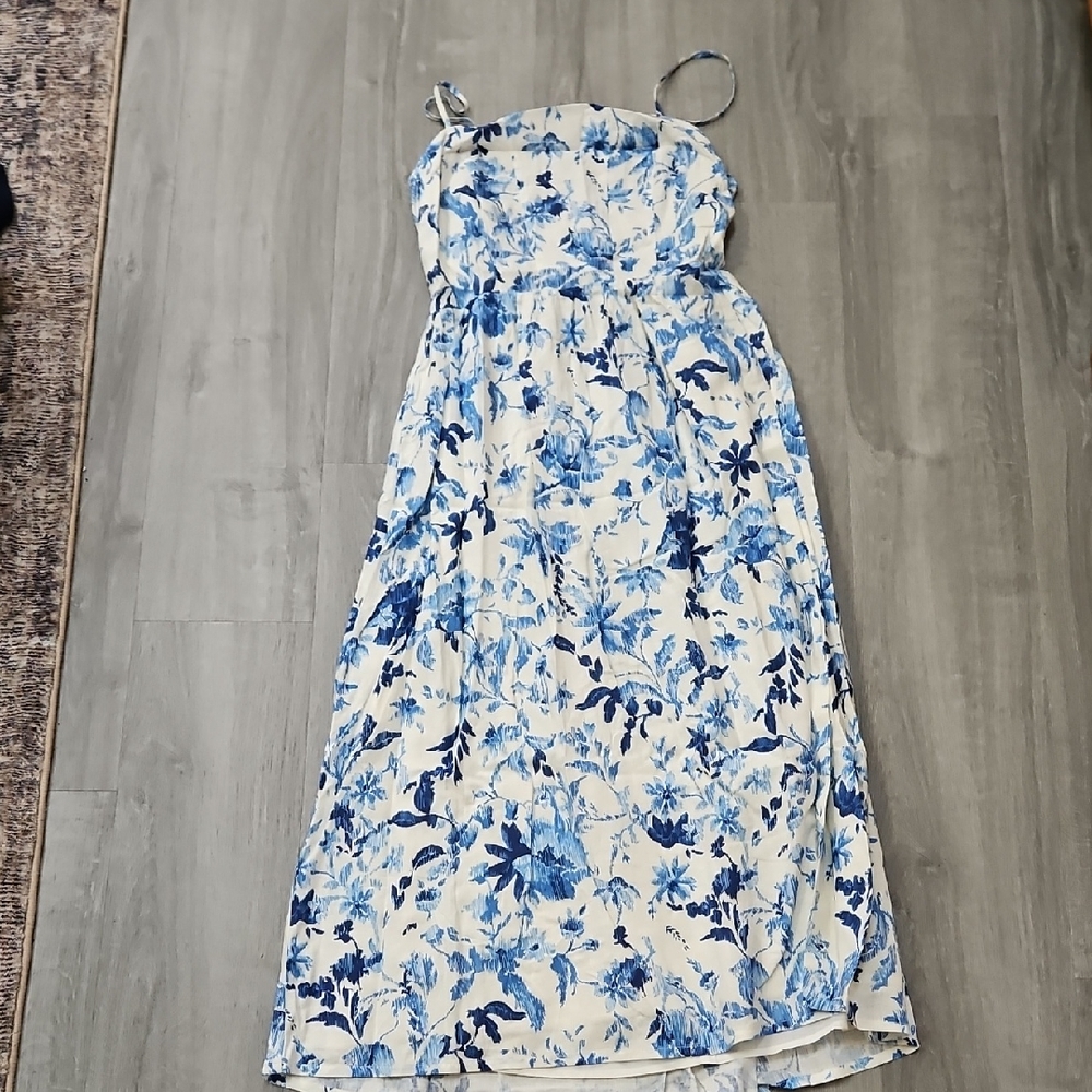 H&M Floral Blue and White Linen Blend Dress
